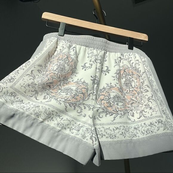 BCBG MAXAZRIA Paisley Printed Dress Shorts Small - Picture 1 of 4